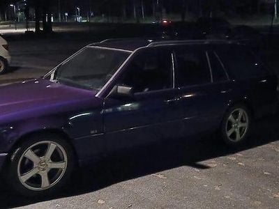 Begagnad 1989 Mercedes E250 Kombi | 55 000 kr