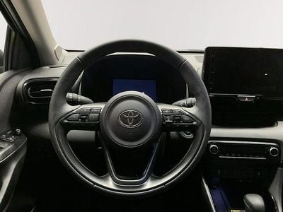 Vit Begagnad 2025 Toyota Yaris Hybrid Active Halvkombi | 279 000 kr (Lite dyr)