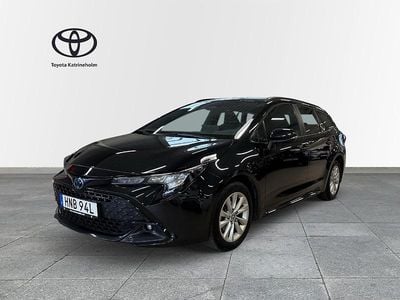 Svart Begagnad 2023 Toyota Corolla Kombi | 279 900 kr (Marknadspris)