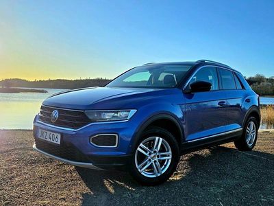 Blå Begagnad 2018 VW T-Roc Style SUV | 129 000 kr (Dyr)