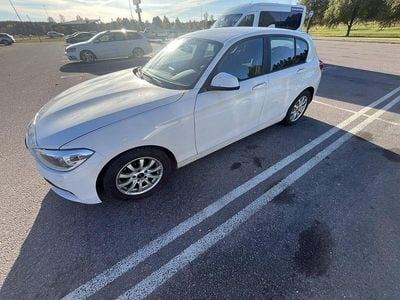 Vit Begagnad 2017 BMW 118 Advantage Halvkombi | 125 000 kr (Superpris)
