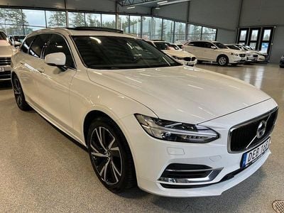 Vit Begagnad 2020 Volvo V90 Momentum Kombi | 292 900 kr (Marknadspris)