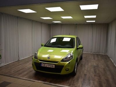 Begagnad Renault Clio II 75 HK (55 kW) 2010 Grön Halvkombi