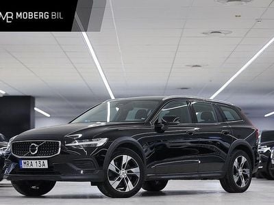 Svart Begagnad 2022 Volvo V60 CC Core Kombi | 339 900 kr (Marknadspris)