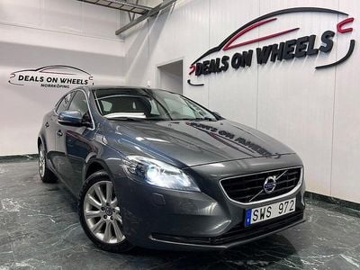 Grå Begagnad 2013 Volvo V40 Momentum Halvkombi | 114 900 kr (Marknadspris)