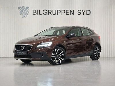 Brun Begagnad 2017 Volvo V40 CC Summum Kombi | 219 900 kr (Marknadspris)