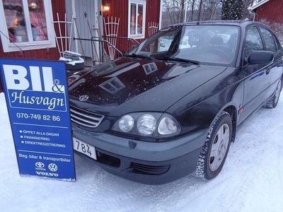 Svart Begagnad 1999 Toyota Avensis Sedan | 29 500 kr (Marknadspris)