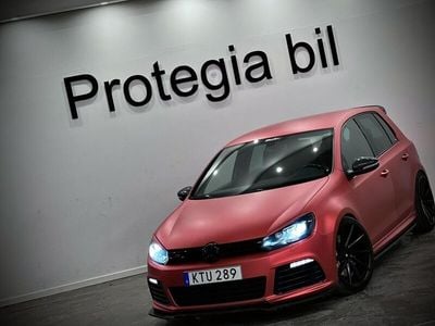 Begagnad VW Golf VI R 375 HK (275 kW) 2010 Mörkblå Halvkombi