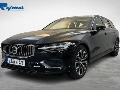 Svart Begagnad 2022 Volvo V60 Core Kombi | 369 900 kr (Marknadspris)