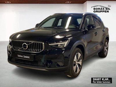 Svart Begagnad 2023 Volvo XC40 Core SUV | 389 000 kr (Dyr)