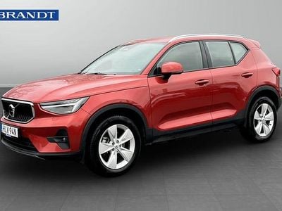 Röd Begagnad 2023 Volvo XC40 Core SUV | 339 900 kr (Marknadspris)