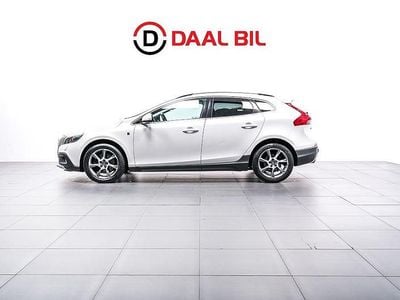 Begagnad Volvo V40 Ocean Race 190 HK (139 kW) 2014 Vit Halvkombi