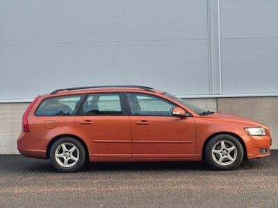 Röd Begagnad 2010 Volvo V50 Momentum Kombi | 49 900 kr (Marknadspris)
