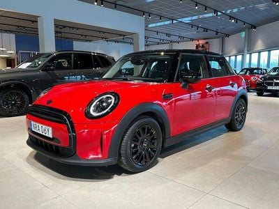 Chili röd Begagnad 2023 Mini Cooper Halvkombi | 219 000 kr (Marknadspris)