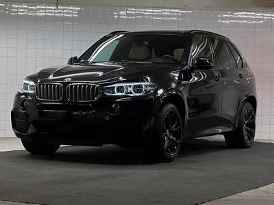 begagnad BMW X5 M50D/ M-SPORT INNOVATION/ PANO/ DRAG/ H&K/360°/ 400HK