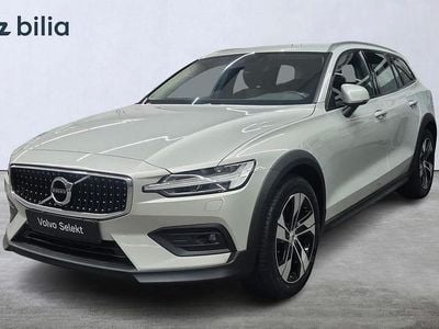 Vit Begagnad 2019 Volvo V60 CC SE Kombi | 323 000 kr (Marknadspris)
