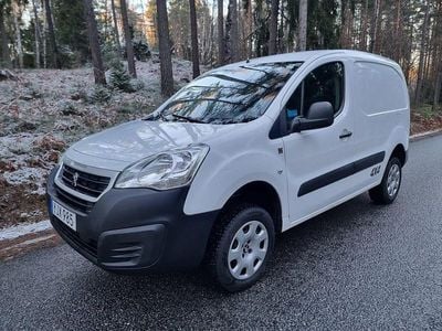 Vit Begagnad 2017 Peugeot Partner Minibuss | 139 900 kr (Marknadspris)