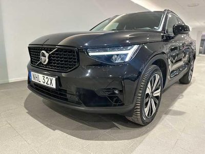 Svart Begagnad 2022 Volvo XC40 Plus SUV | 399 500 kr (Marknadspris)