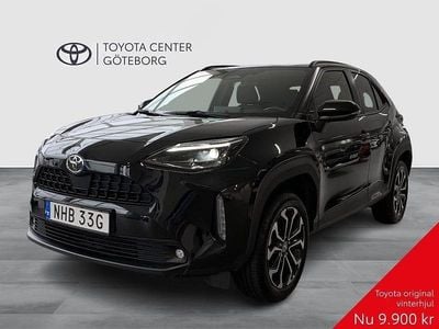 Svart Begagnad 2024 Toyota Yaris Hybrid Active | 294 900 kr (Marknadspris)