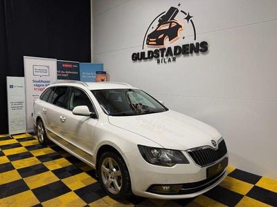 Vit Begagnad 2015 Skoda Superb Elegance Kombi | 99 900 kr (Marknadspris)