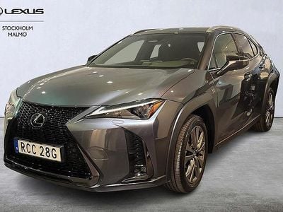 Grå Begagnad 2025 Lexus UX 300h Sport Design Packet SUV | 399 000 kr