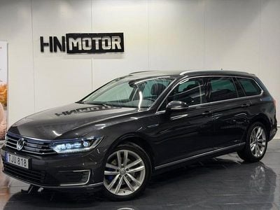 Grå Begagnad 2018 VW Passat GTE Kombi | 144 900 kr (Marknadspris)