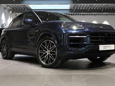 Begagnad Porsche Cayenne 305 HK (224 kW) 2024 Algarve blue metallic SUV