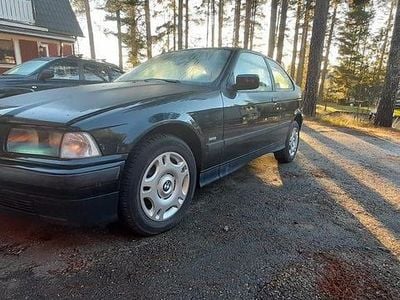 Begagnad 1999 BMW 316 Compact Halvkombi | 20 000 kr