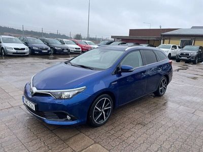 begagnad Toyota Auris Hybrid SPORTS TOURING 1.8 HSD CVT AUT 2-ÅRS GARANTi