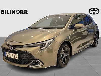 Grön Begagnad 2024 Toyota Corolla Style Halvkombi | 299 900 kr (Marknadspris)
