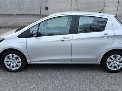 begagnad Toyota Yaris Hybrid e-CVT Euro 6