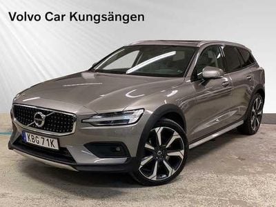 Grå Begagnad 2019 Volvo V60 CC SE Kombi | 299 900 kr (Marknadspris)