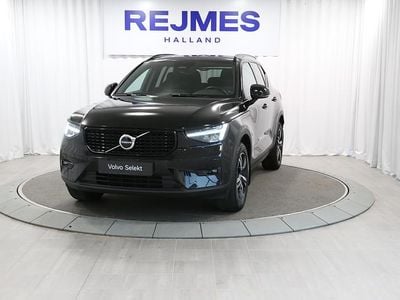 Svart Begagnad 2023 Volvo XC40 Plus SUV | 374 500 kr (Marknadspris)