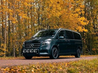 Grå Begagnad 2026 Mercedes V300 Minibuss | 1 019 000 kr