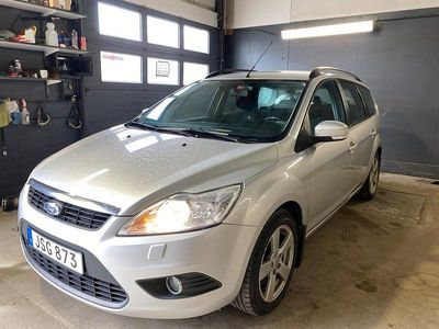Grå Begagnad 2011 Ford Focus Platinum Kombi | 52 900 kr (Dyr)