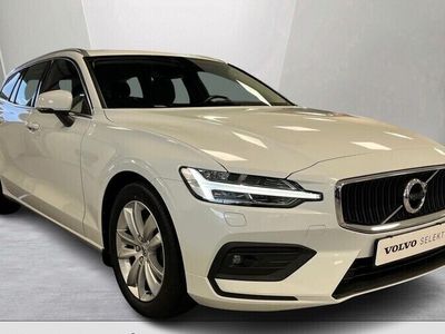 begagnad Volvo V60 T4 Momentum Advanced Edition, Klimatpaket, Lastpaket, Lane Keeping Aid, Dragkrok Halvautomatisk, Parkeringssensor Fram Bak 2020, Kombi