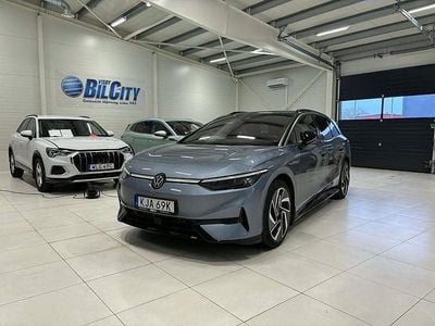 Ljusblå Begagnad 2024 VW ID.7 Pro Kombi | 624 900 kr (Dyr)