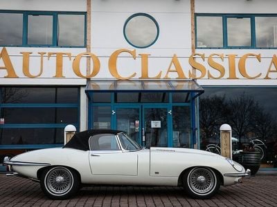 Begagnad Jaguar E-Type 272 HK (200 kW) 1969 Mörkröd Cab