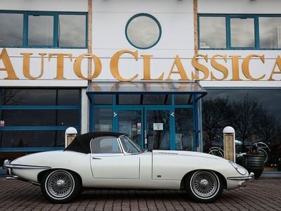 Mörkröd Begagnad 1969 Jaguar E-Type Cab | 925 000 kr