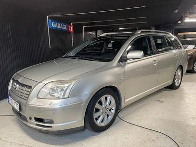 Begagnad Toyota Avensis 147 HK (108 kW) 2005 Silver Kombi