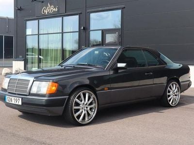 Svart Begagnad 1992 Mercedes E300 Sportkupé | 69 900 kr