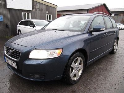 Blå Begagnad 2010 Volvo V50 Momentum Kombi | 39 900 kr (Marknadspris)