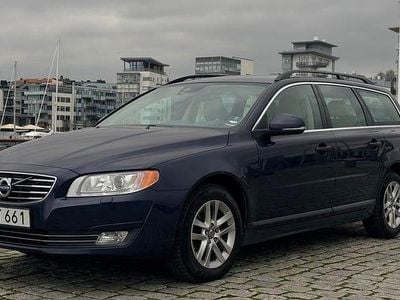 Begagnad Volvo V70 Momentum 163 HK (119 kW) 2013 Blå Kombi