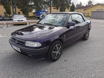 Mörkblå (blå) Begagnad 1994 Opel Astra Cabriolet Cab | 15 900 kr