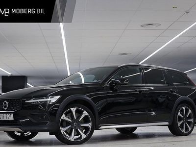 Svart Begagnad 2019 Volvo V60 CC Kombi | 329 900 kr (Dyr)