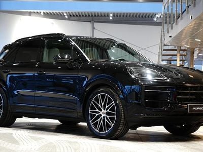 Svart Ny 2026 Porsche Cayenne SUV | 1 402 400 kr