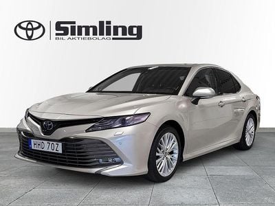 Svart Begagnad 2021 Toyota Camry Hybrid Sedan | 269 900 kr