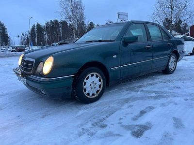 Begagnad 1998 Mercedes E240 Sedan | 12 000 kr