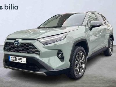 Grön Begagnad 2023 Toyota RAV4 Hybrid SUV | 409 900 kr (Lite dyr)