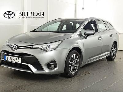 Ljusgrå Begagnad 2017 Toyota Avensis Active Kombi | 154 900 kr (Marknadspris)